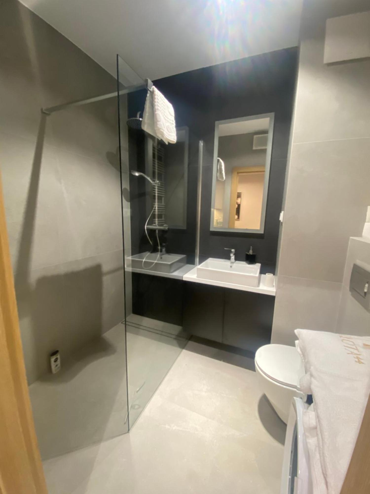 Wiktoryn 6 Piekne Nowe Apartamenty Z Duzymi Balkonami ワルシャワ エクステリア 写真